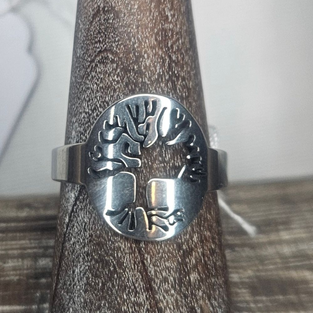 Tree Of Life Ring Silver Tone Open Work Sz 7.5 EUC Round Costume Punched Ring